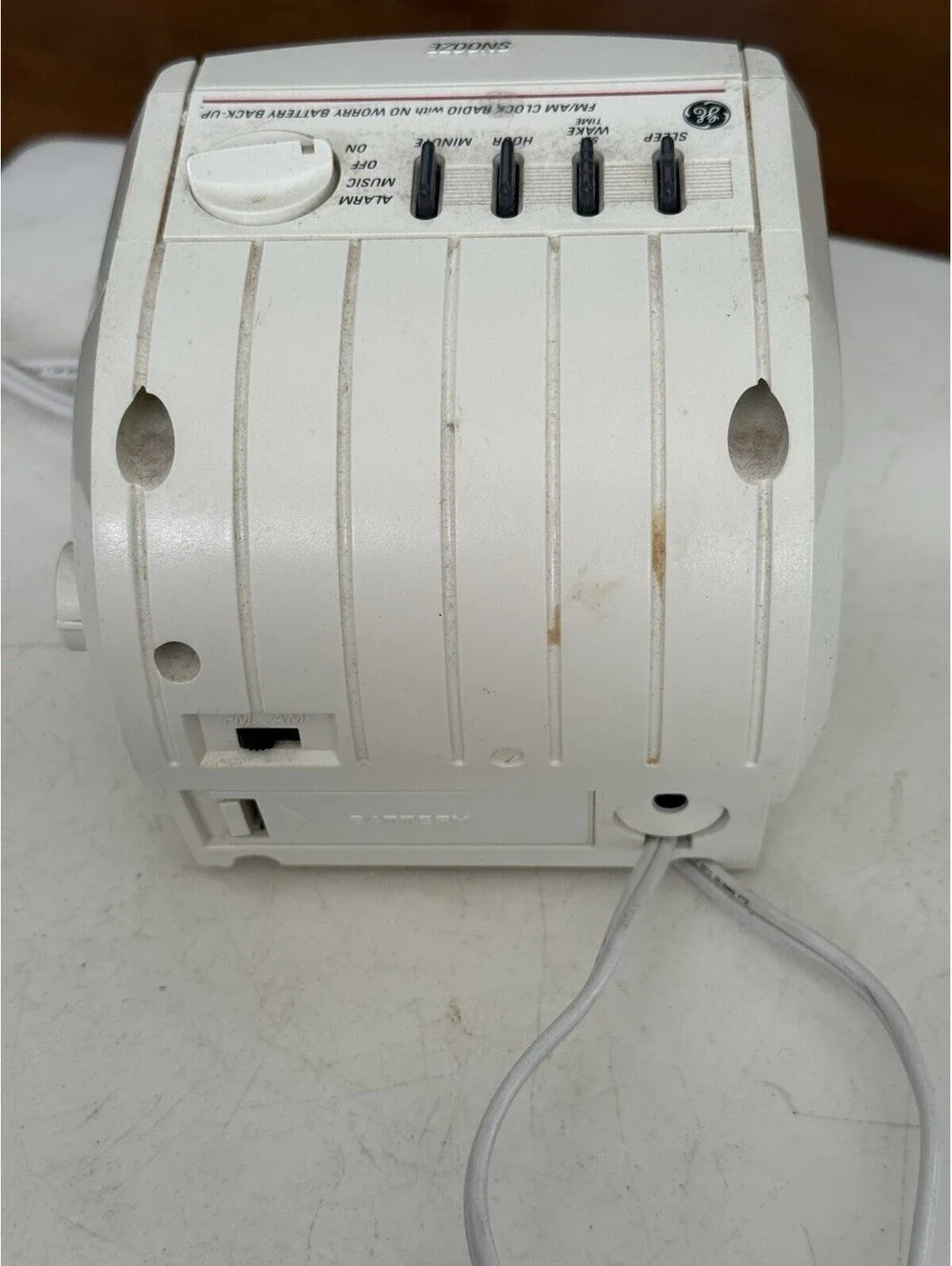 General Electric GE Digital Alarm Clock Vintage AM/FM Radio 7-4606WHA - Works